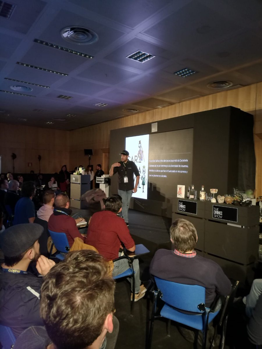 marcaPERU's tweet photo. ¡"Pisco Spirit of Perú" es la nueva imagen del pisco que conquistará el mundo de la coctelería!  
Por primera vez, #Perú cuenta con un stand en #TheDrinksShow durante @madridfusion, donde el experto coctelero, Aaron Díaz, realizará diversas exposiciones. 
#MarcaPerú #RealeMF19 https://t.co/nTSYj3PRV5