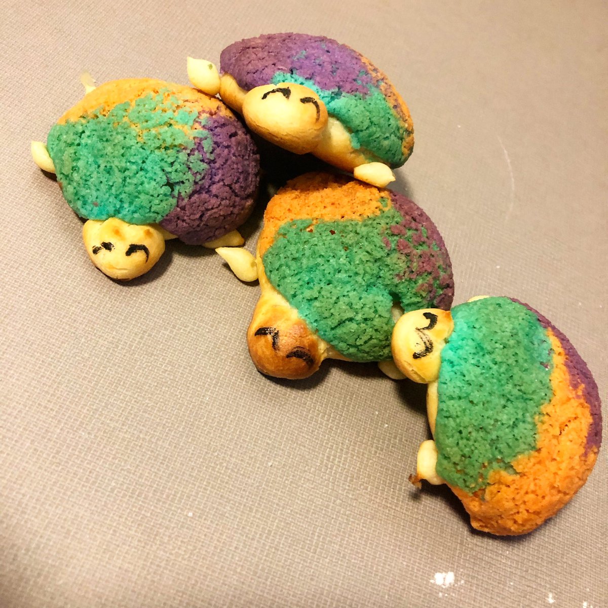 ColinsTime2Bake's tweet photo. Thank you @kimjoyskitchen for your inspiration to make some Space Turtles! #spaceturtles #inspired #gbbo https://t.co/3ImOntpUZY