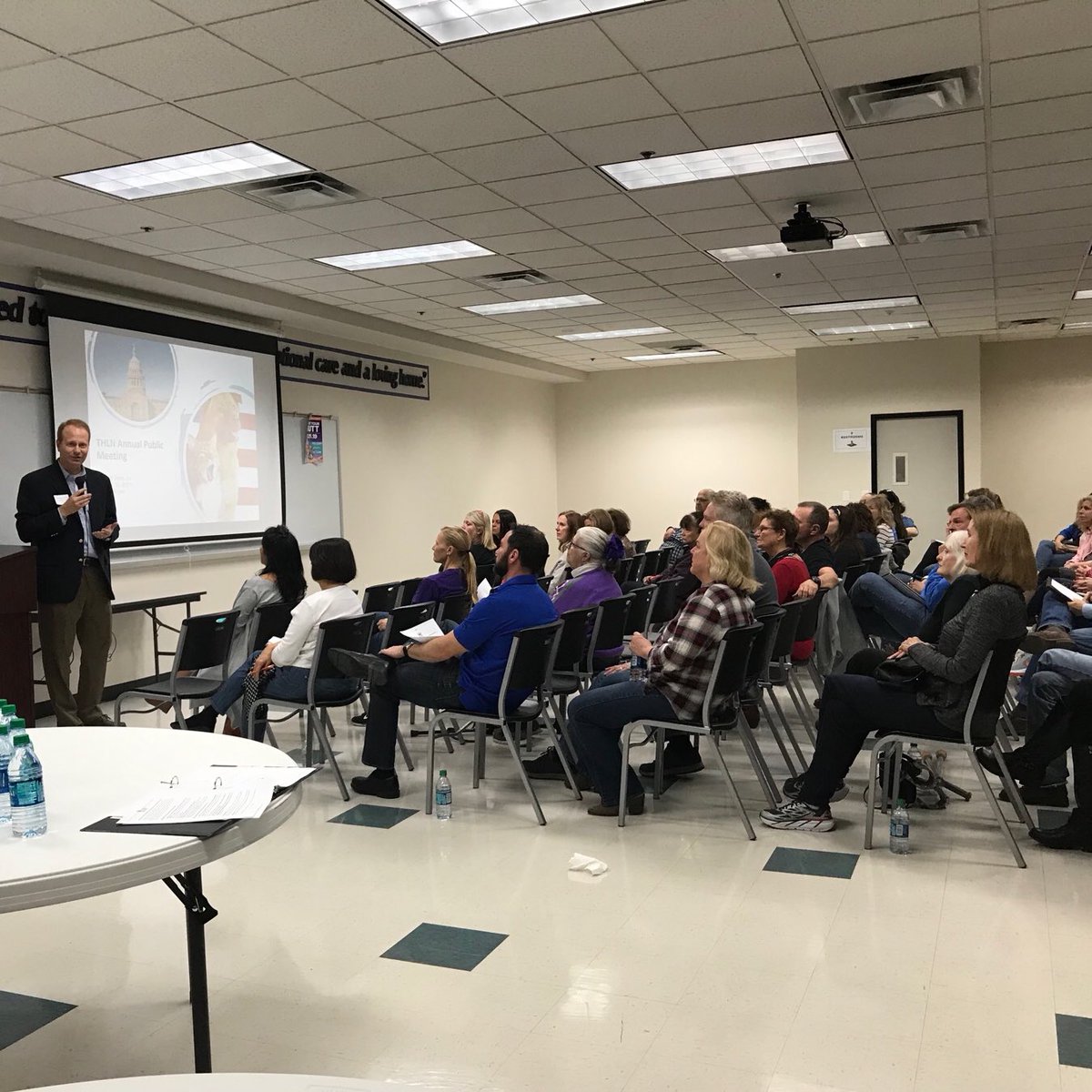 THLNTX's tweet photo. We had a full house with Rep. John Turner speaking at @SPCAofTexas for our #NorthTexasChapter annual public meeting on Saturday!
Don’t forget to join our #CentralTexasChapter for their annual meeting in Austin, TX on Feb 9th! RSVP on our website at https://t.co/pNf9jYLxfT https://t.co/HYwYaA5WAD