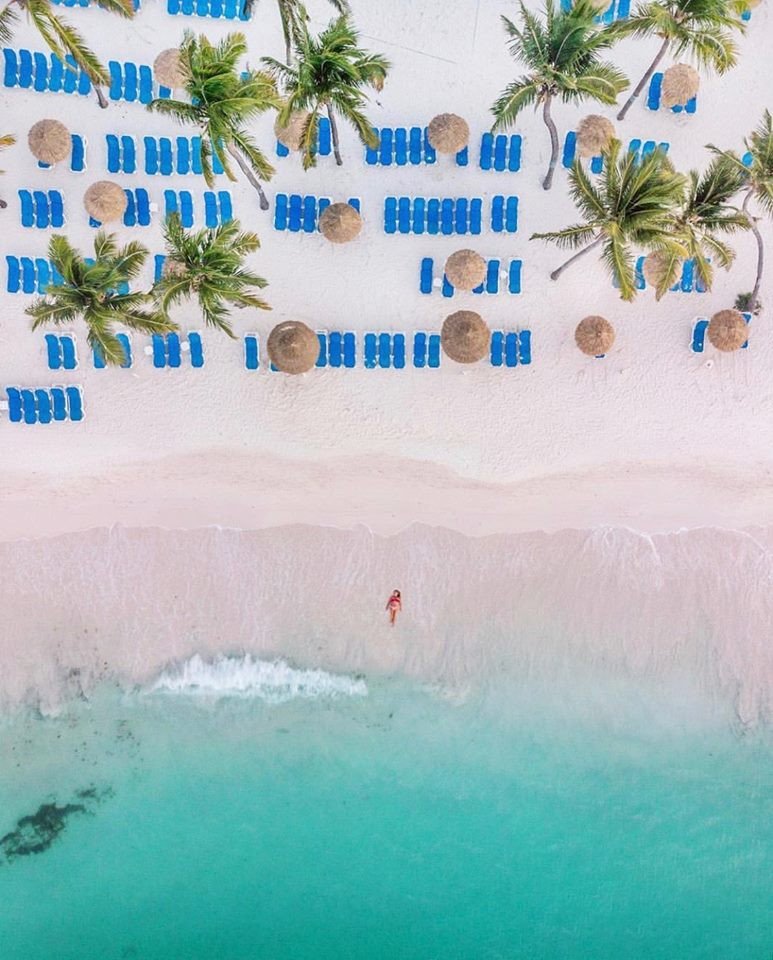 EliteIsland's tweet photo. How’s this for a bird’s eye view? 😍 @Pineapple_BC

📷: @jennexplores

#ViewFromAbove #AerialView #LoveAntiguaBarbuda https://t.co/tjK6IW2l4Y