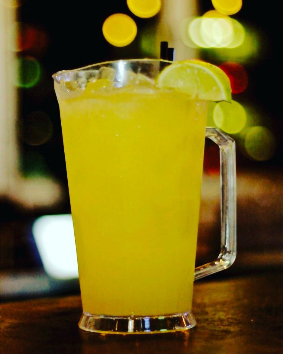 CalhounsRooftop's tweet photo. It’s Margarita Monday😜Our 32 oz pitchers of margs are $5 all damn day😤Add a flavor to that bad boy🍹Strawberry🍓Mango🥭 Peach🍑Sour Apple🍏&&& more!!! Don’t forget happy hour 4-7 pm!
#CalhounsRooftop #Rooftop #Houston #MargaritaMondays #Mondazed #CRBG #IABOT https://t.co/9go21ff2dY
