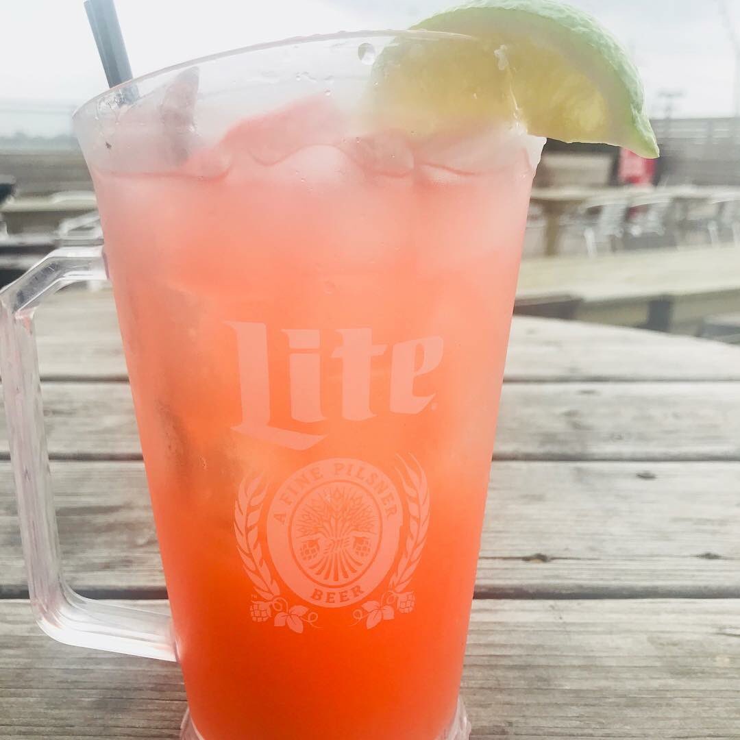 CalhounsRooftop's tweet photo. It’s Margarita Monday😜Our 32 oz pitchers of margs are $5 all damn day😤Add a flavor to that bad boy🍹Strawberry🍓Mango🥭 Peach🍑Sour Apple🍏&&& more!!! Don’t forget happy hour 4-7 pm!
#CalhounsRooftop #Rooftop #Houston #MargaritaMondays #Mondazed #CRBG #IABOT https://t.co/9go21ff2dY