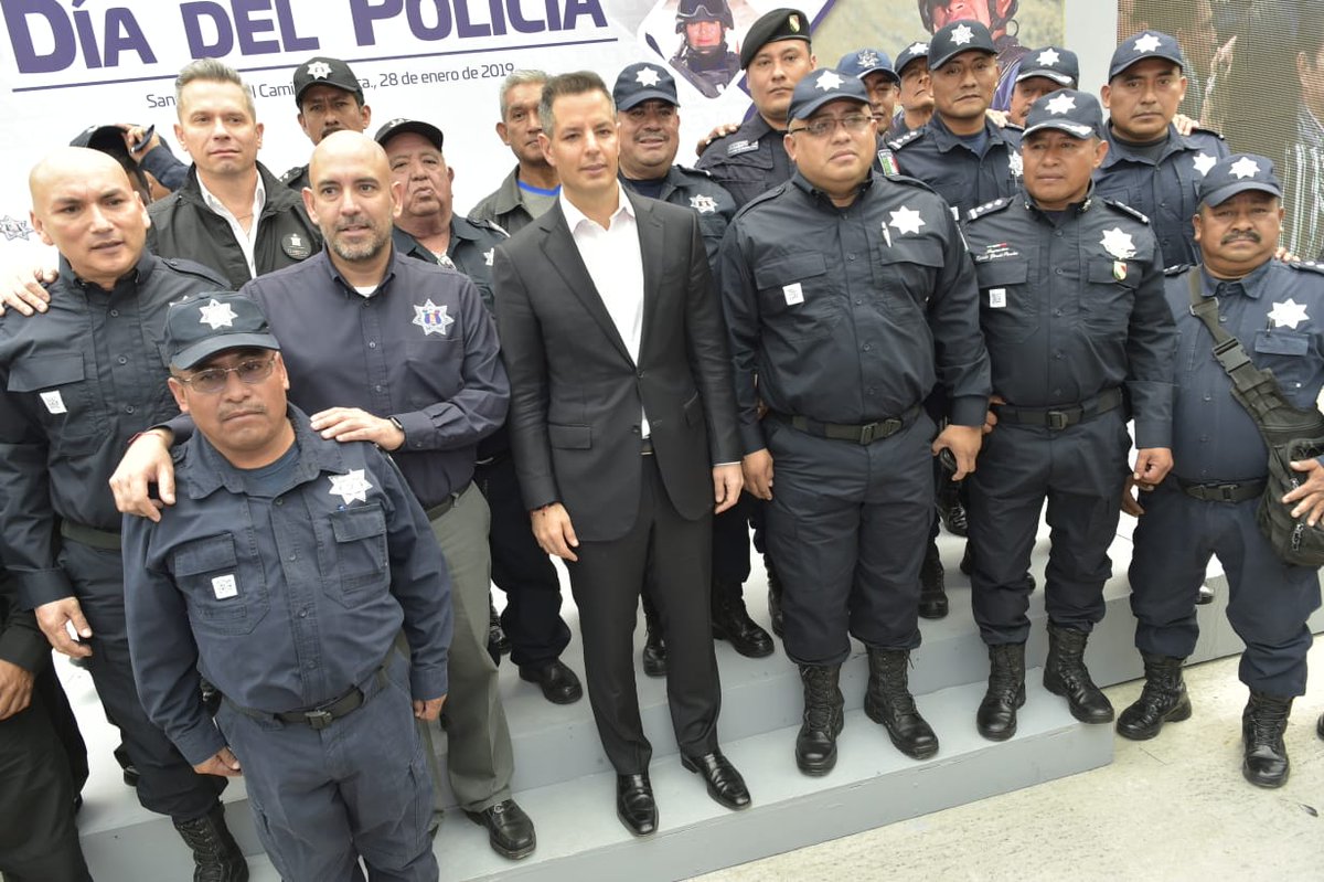 SSPC_GobOax's tweet photo. Felicita el Capitán @SSPO_Tunon a hombres y mujeres de la @Policia_GobOax que con lealtad, dedicación y profesionalismo hacen de Oaxaca un lugar más seguro.  #DíaDelPolicía. #Oaxaca @alejandromurat @GobOax @Comisionado_PE https://t.co/8CuBzbxSwP