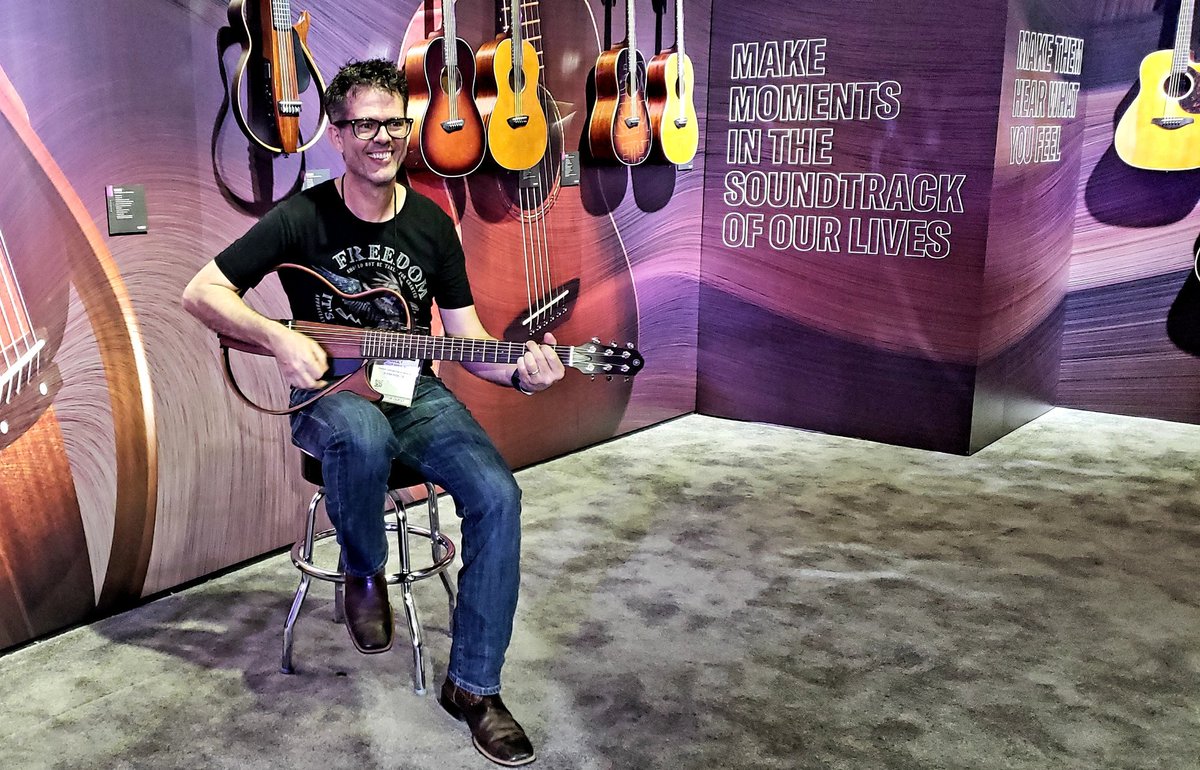JessicaNorthey's tweet photo. One of my fav photos from #YamahaMusic floor at @AnaheimMarriott! Not just because @BillyShawJr looks hot holding the silent guitar..look to the right &amp; read what's on the wall. 👉 #MakeWaves in the soundtrack of your life! https://t.co/SE9PJjjJE9