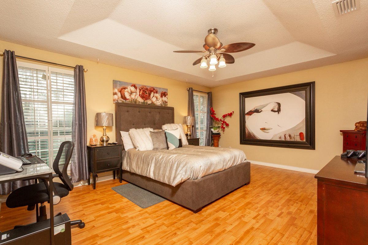 JUST LISTED!! 👀
Beautiful 4🛏 3🛀home for sale in Kingslake Estates in Cantonment. 
Private lake access on quiet cul de sac. Contact me for more info or a private showing: 
Justin Creel
850-530-7799
creeljd@gmail.com