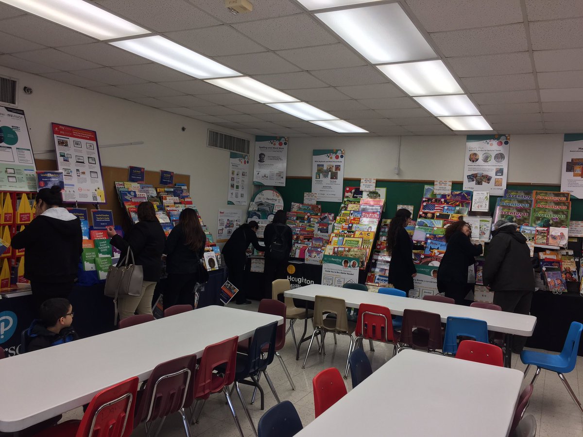 MsB_Panthers's tweet photo. CIMAT Team Cowart #teamcowart #votingnewbooks @TeamDallasISD @CowartDISD https://t.co/5r5Mn8DapF