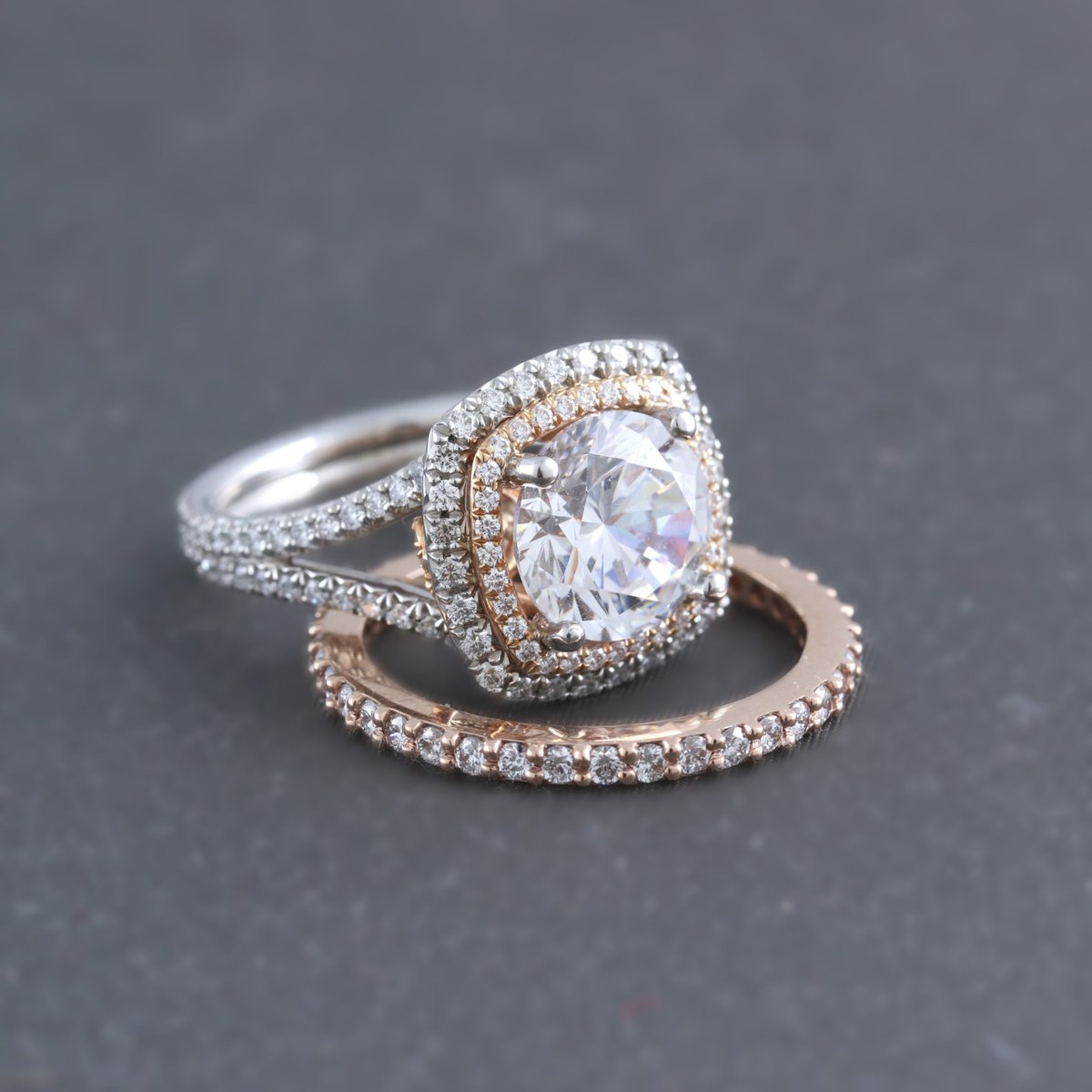 RFMoeller's tweet image. Sparkle upon sparkle.

#HowMNGetsEngaged #MoellerMilestone