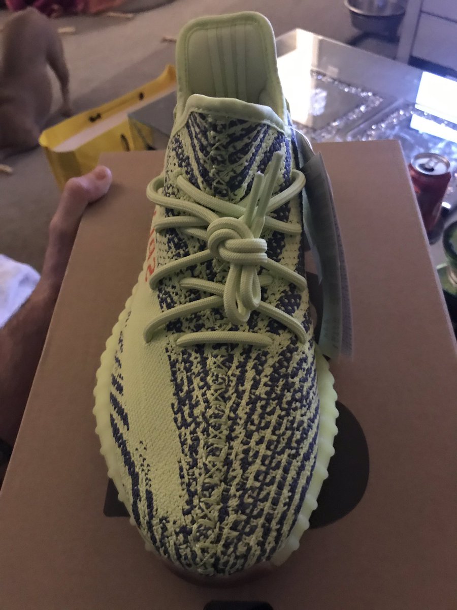 Michaelflyfish1's tweet image. When your Mrs goes to London and brings ya back a fresh pair of #YEEZYBOOST350V2 #semifrozenyellow #kickgameonpoint #anotherpairtothecollection #cannabiscommunity