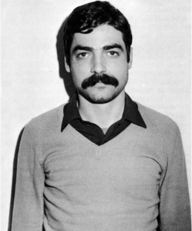 12 Eylül 1980’den sonra, kendini İlerici, devrimci, demokrat, sosyalist, komünist vs zannedenlere sorum var:12 Eylül'ün kan çiçekleri sizleri unutmak ihanettir de asılan Ermeni devrimci #LevonEkmekçiyan'ı "unutmak" ihanet değil midir?