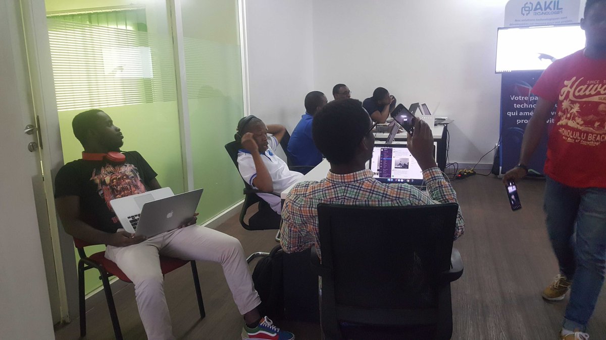 akiltechnologie's tweet photo. #TechMonday @ AKIL ! Franck Dakia présente comment mieux coder en #PHP en adoptant les standards #PSR2, #PHP-FIG et les tests unitaires. Ca permet d'ameliorer la qualite du code, les code reviews et d'uniformiser nos codebases. #Laravel #symfony #api #teamwork #phplint #akiltech https://t.co/xNMqpRvuvf