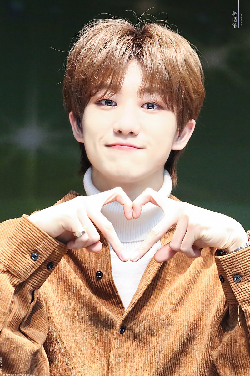 SVT_THE8_117's tweet photo. 20190127 목동 코바코홀 팬싸인회
우리 사랑둥이 명호야!
매일매일 고마워💖💙
 ٩(●˙▿˙●)۶…⋆ฺ 

#세븐틴 #SEVENTEEN #THE8 #디에잇 #서명호 #徐明浩 #Xuminghao #ディエイト #SEVENTEEN_Home https://t.co/ptOj9YqXxN