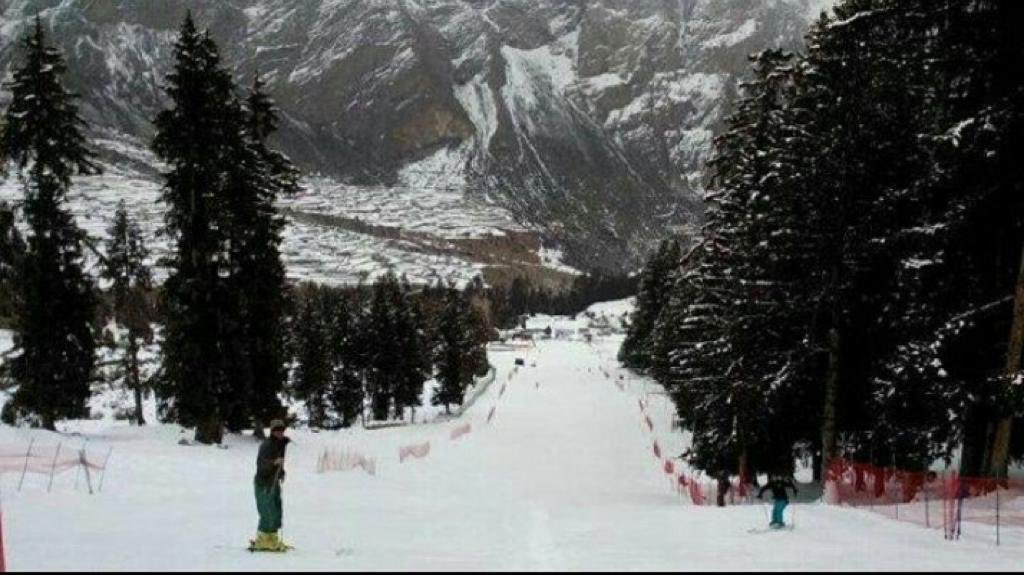NazeeaJabeen1's tweet photo. #lovely pictures of #Naltar, the oldest #ski resort of #Pakistan.

Thirty-eight skiers from 12 countries will participate in Chief of the Air Staff International #Karakoram Alpine Ski Cup scheduled for Tuesday.
#BeautifulPakistan  
#pakistanIsProspering
PC : M Nawaz https://t.co/JbrUGX6qPW