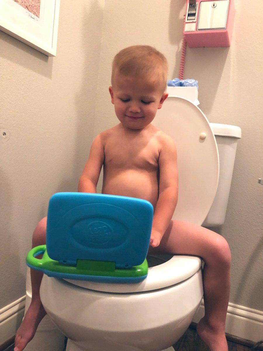 SeanLowe09's tweet photo. Like his mama, he does his best work on the toilet. https://t.co/BO4uHIc4Ua