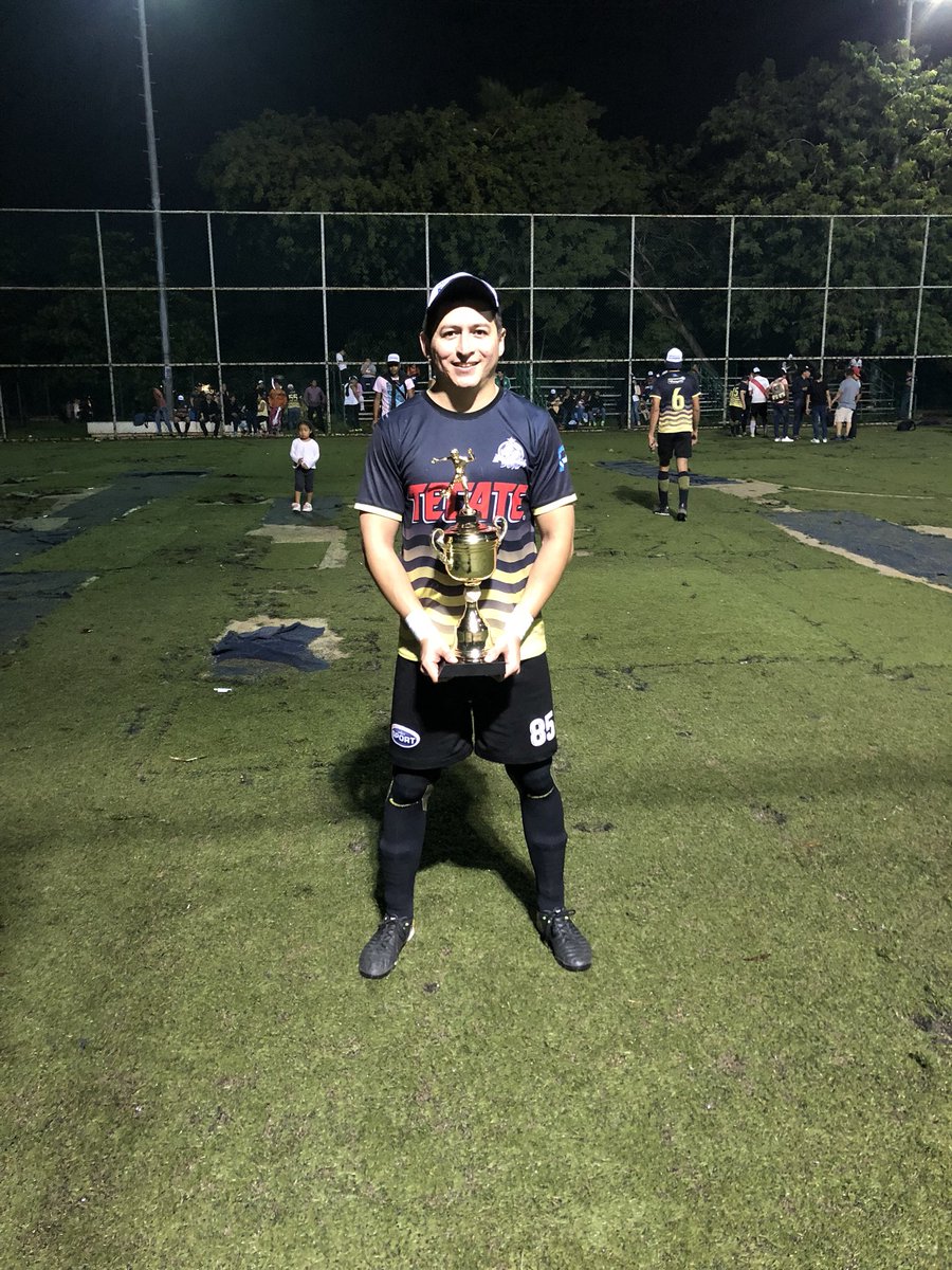 MarioRamirz's tweet photo. Un gran triunfo en equipo este fin de semana con el club K-CHONDOS F.C. ⚽️🏆🔥
Muchas gracias a mis amigos de la directiva y jugadores por todo el esfuerzo para conseguir este título. #MeSientoKampeon #KchondosNosDicen #EnTabascoHayFutbol https://t.co/HKx5oWEVvi