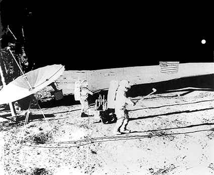 AmericanHIO's tweet photo. #DidYouKnow that golf is one of the 2 sports ever played on the moon! #spacegolf #astronaut #golfnews #DYK #funfacts https://t.co/293GatP38G