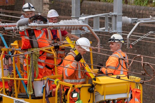 BusBritainMedia's tweet photo. Transport Select Committee has urged the government to accelerate electrification - a move that has been backed by @railindustry https://t.co/6AsMWJCbyx #electrification #rail #transport #technology #efficiency #business https://t.co/jf40eGmxjI