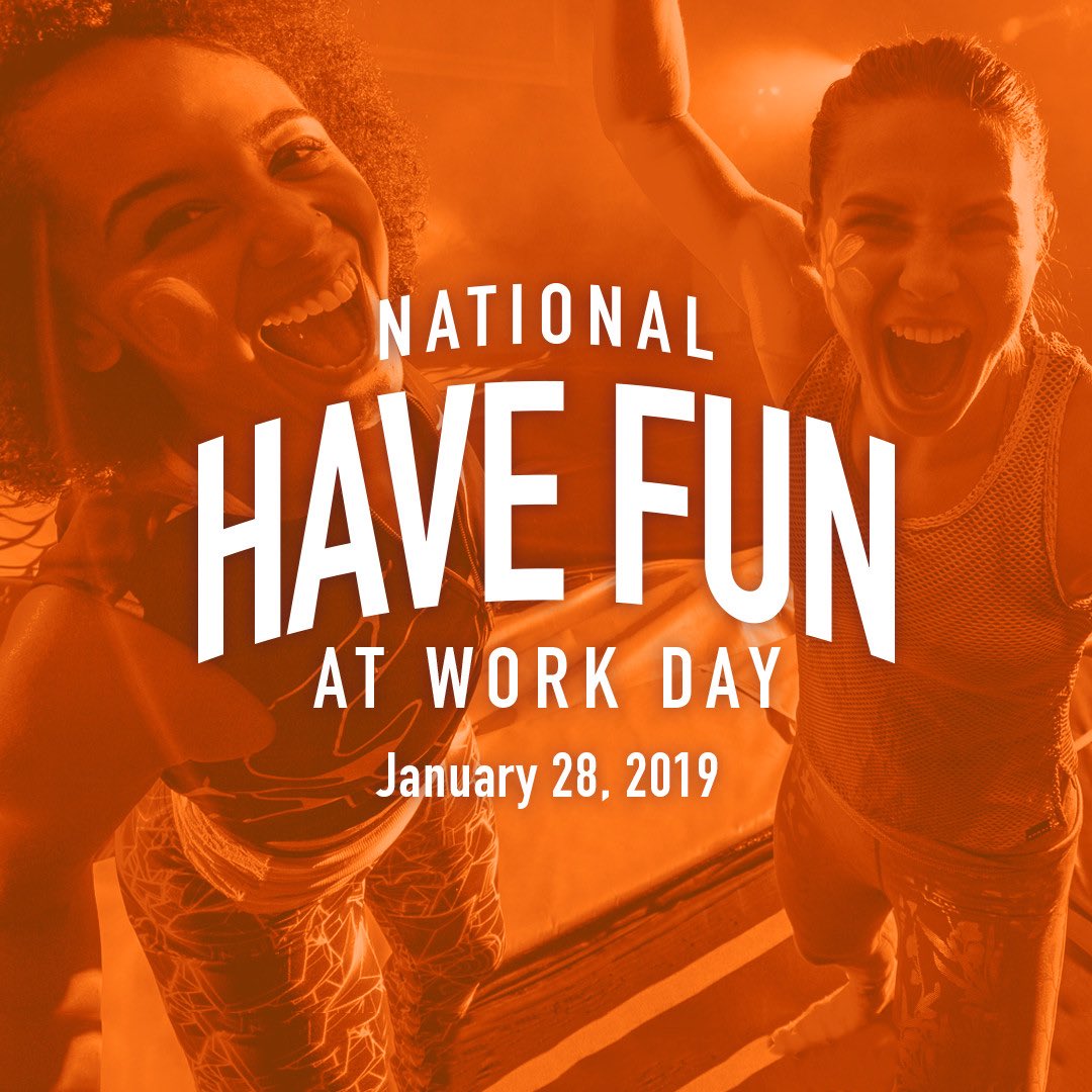 skyzone's tweet image. 🚨ALERT🚨Today is #NationalHaveFunAtWorkDay so we highly recommend you “bounce” early and bring your coworkers to Sky Zone!

(📸: Mike F.)