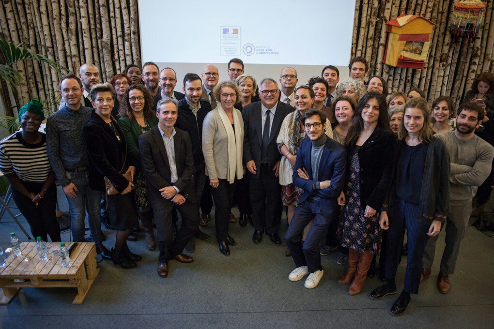 murielpenicaud's tweet photo. Bravo aux 18 lauréats de l'appel à projets pour l'intégration professionnelle des réfugiés. Ce volet du Plan d'Investissement dans les Compétences permettra de former 6 000 d'entre eux pour leur permettre d'accéder à l'emploi #PIC https://t.co/cDoVIlZjnf