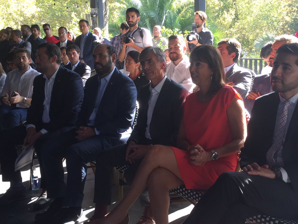 EconomiaSubse's tweet photo. El subsecretario de Economía @iguerrerotoro acompaña al ministro de @meconomia @joservalente y al vicepdte ejecutivo de @Corfo al lanzamiento del programa Digitaliza Tu Pyme que beneficiará y subirá al carro de la tecnología a más de 25 mil pymes a lo largo del país https://t.co/5uTJnEmlfC