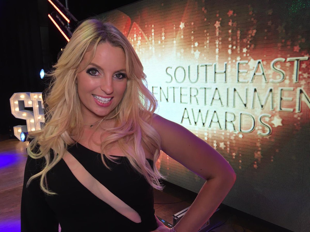 Absolutely thrilled to have won the Recognised Tribute Artist 2019 award at the @SEEAHQ last night!! Thank you to everyone for your support over the last 12 years! What a ride! 😍😘