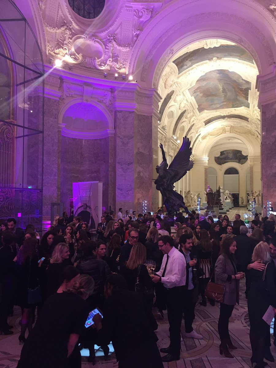 marieclaire_fr's tweet photo. Nous sommes en direct du @PetitPalais_ pour la remise des Prix d’excellence beauté Marie-Claire. Rendez-vous dans quelques minutes pour découvrir le palmarès 2019 Merci à notre partenaire #samplicity ! #PEB2019 https://t.co/3fGaliaUlF