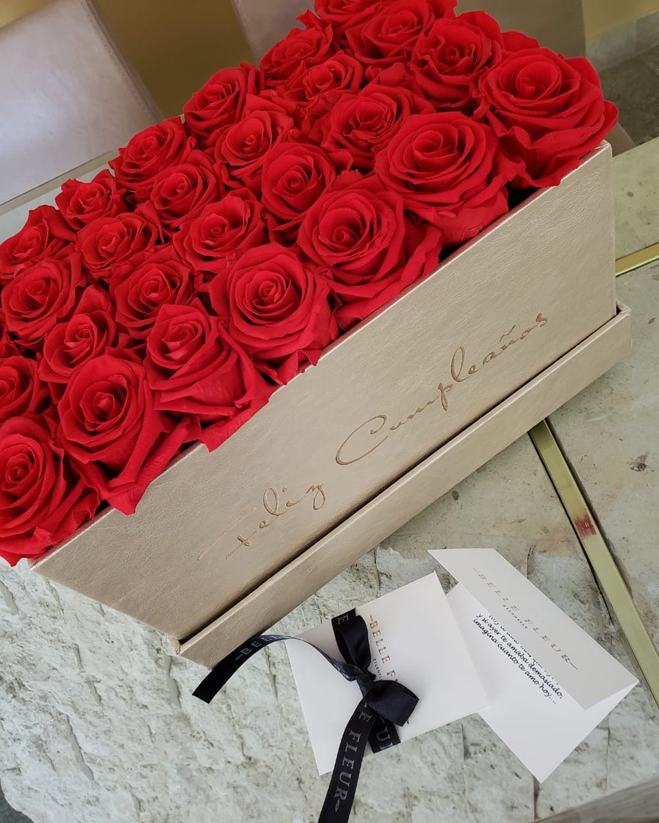 BelleFleurEC's tweet photo. No le regales el mismo arreglo de todos los años. Nuestras rosas 100% naturales pasan por un proceso especial que hace que duren por años. Y si van a durar por años merecen el mejor empaque: una caja de madera forrada a mano en cuerina. 
INSTAGRAM: https://t.co/qBvqU558p3 https://t.co/eyY6vekN1i