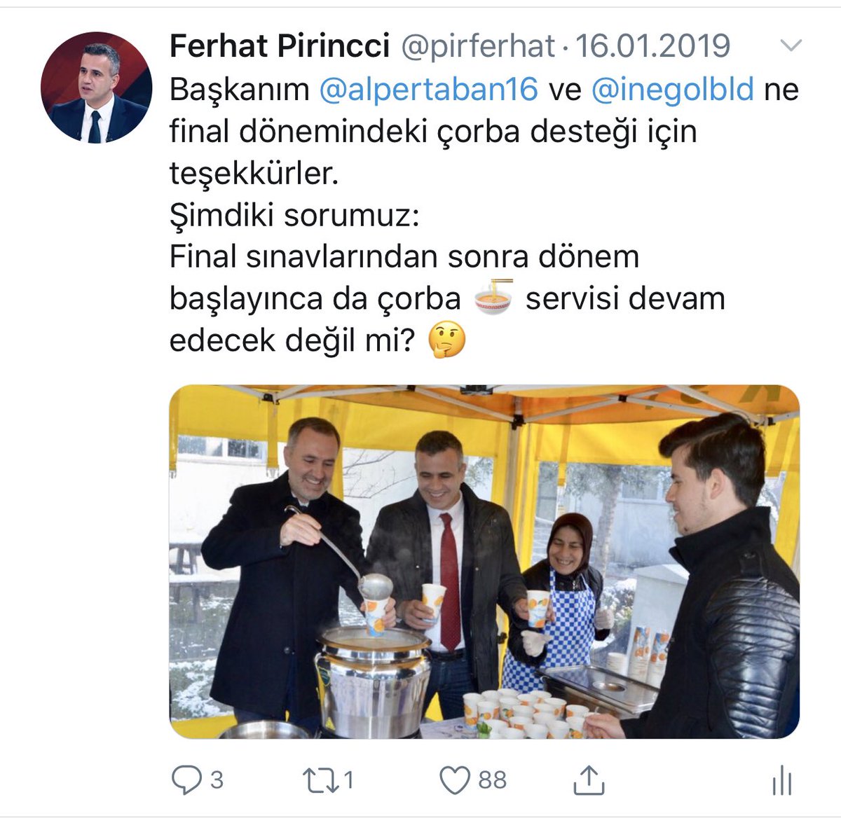 pirferhat's tweet photo. İnegöl Belediye Başkanımız @alpertaban16 sağolsun çorba sorumuzu hızlıca değerlendirdi 😄
@inegolbld yeni dönemin açılışıyla beraber öğrencilerimize her sabah çorba dağıtımına başlayacak. 
Sağolsunlar... 👏🏻👏🏻👏🏻 #inif #inegölişletme #uludağüniversitesi
#sabahçorbası https://t.co/cmWjgaMFh8