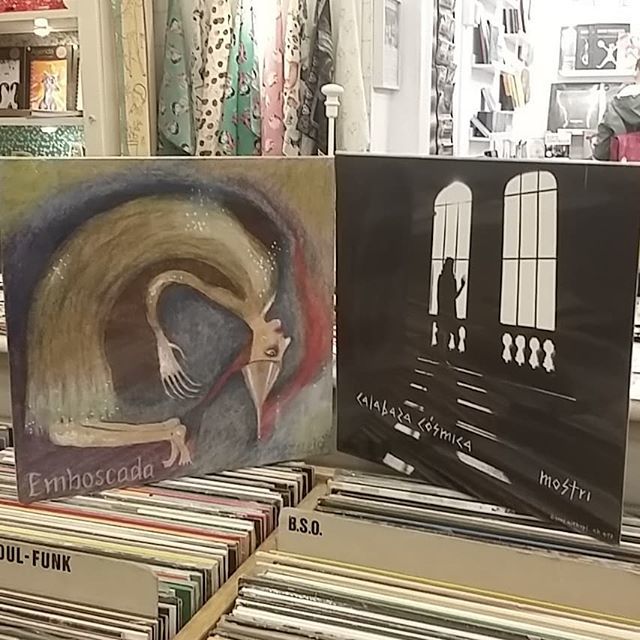 laintegral25's tweet photo. Merendando con el fabuloso split de Emboscada y Calabaza Cósmica.
Editado por Discos Alehop!. #emboscada #calabazacosmica #discosalehop #alehop #vinilo #vinyl #vinylporn #tiendadediscosmadrid #madrid #barriodelasletras #lasletras #lasletrasstreet #laint… https://t.co/gbFzKfwhSR https://t.co/SgBll5WM4Q