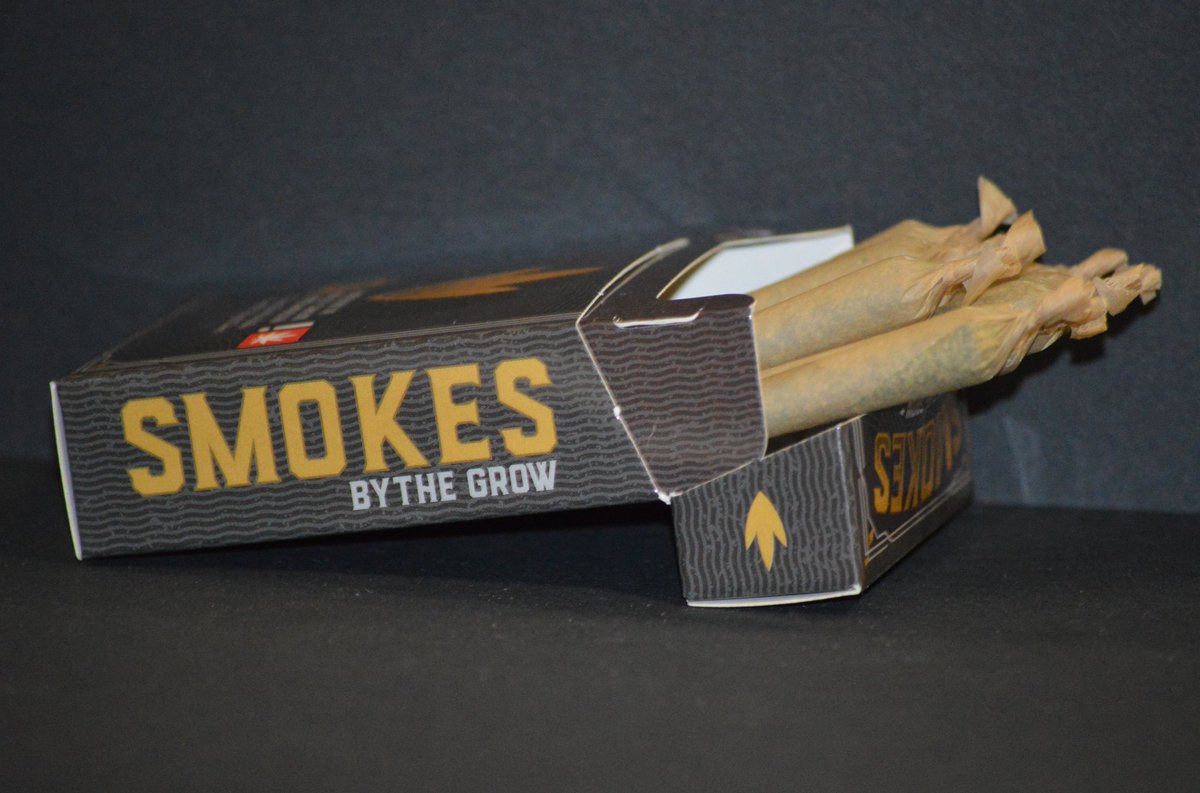 TheGrowOR's tweet image. Need some #MondayMotivation? Start your week out right by picking up a pack of #SmokesbyTheGrow.

It's a 10pack of .5 gram #joints in a convenient carton that you can take anywhere!

Available in 9 delicious strains at @RVC_OREGON and @PharmToTableOR!

#TheGrow #MarijuanaMondays