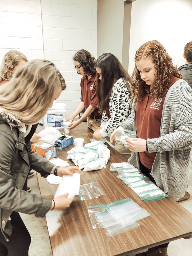 yldc2018's tweet photo. giving back to our community ✨ https://t.co/LHn4d8bMyM