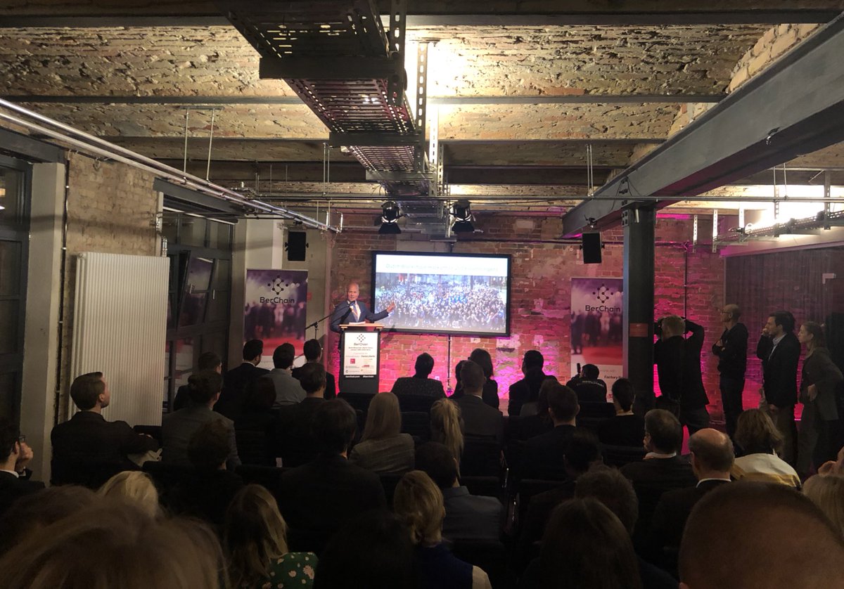 “Een overheid kan zich niet veroorloven digitale ontwikkelingen af te wachten. Ik wil dáár zijn waar de innovatie plaatsvindt" aldus staatssecretaris @RaymondKnops bij conferentie <a href="/ber_chain/">BerChain | Berlin Blockchain</a> in Berlijn.