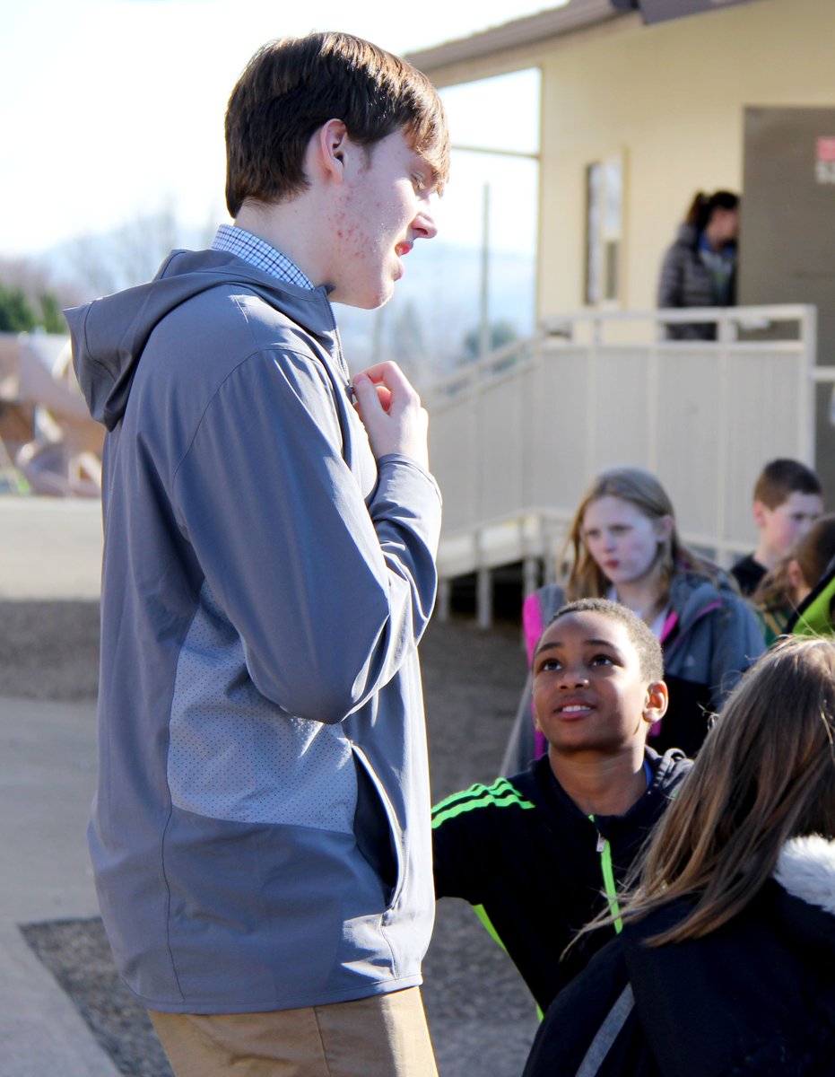 Looks like Badger Mountain Elementary​ students were excited to meet some <a href="/RchlndBmbrs/">Richland Bombers</a> who once attended their school. The Bombers shared their stories, read books &amp; played games with the elementary student to help them get excited for everything that awaits them in high school.