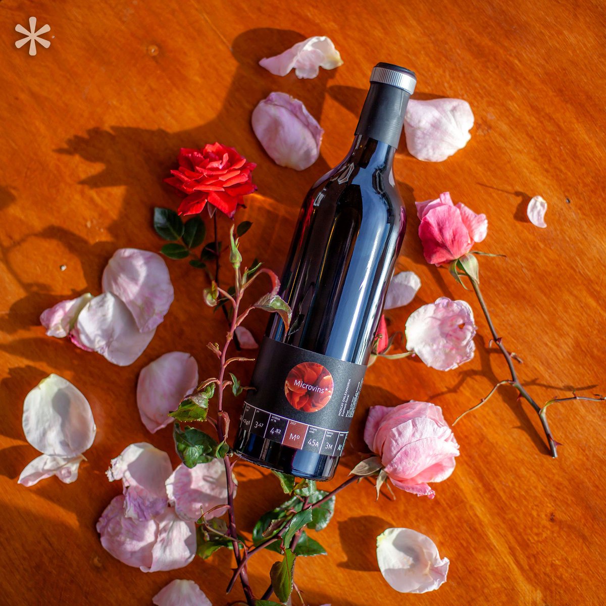 la_vinyeta's tweet photo. Com si ja hagués arribat la primavera, el Microvins* Moscat d'Alexandria desperta les flors i les fa florir. Un vi elegant, floral, diferent... que ja teniu a la vostra disposició! 😃
#microvins #lavinyeta #moscadalexandria #vins #vi #celler #doempordà https://t.co/RHyEZ6cnzv