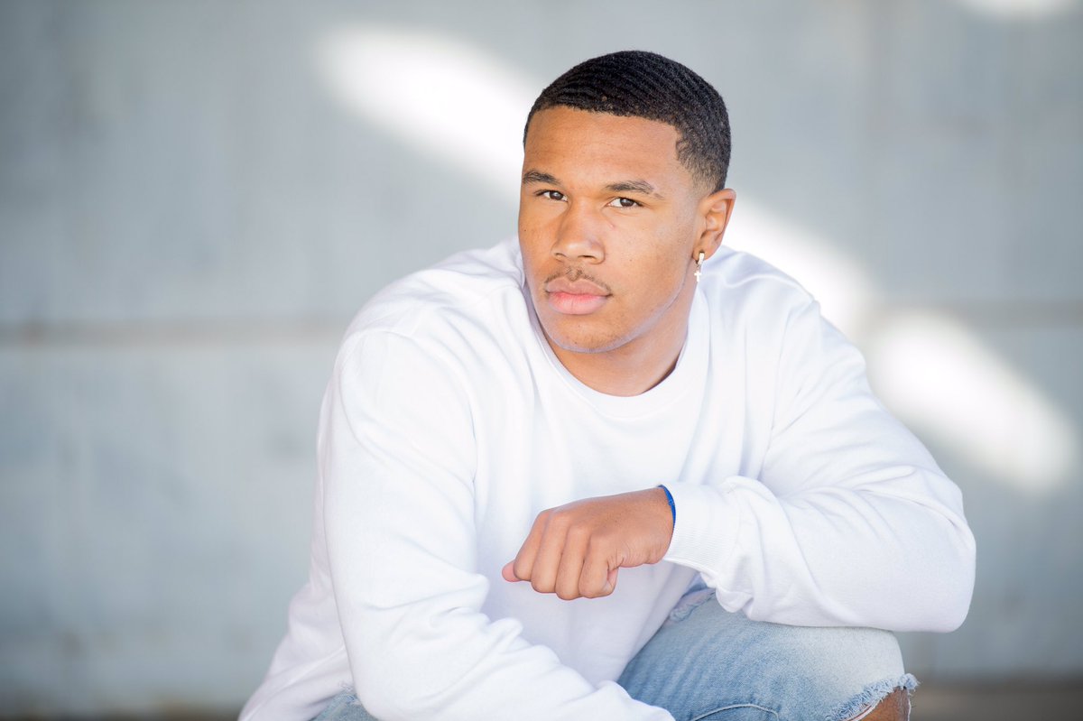 ShannonLiebroc1's tweet photo. Seriously one of the nicest kids I have ever met! Talented and humble beyond measure! Go get’m at Cal next year!! #calstar #classof2019 #seniorboys #chandlerallstar #seniorphotography https://t.co/ZPDkQrIYjX