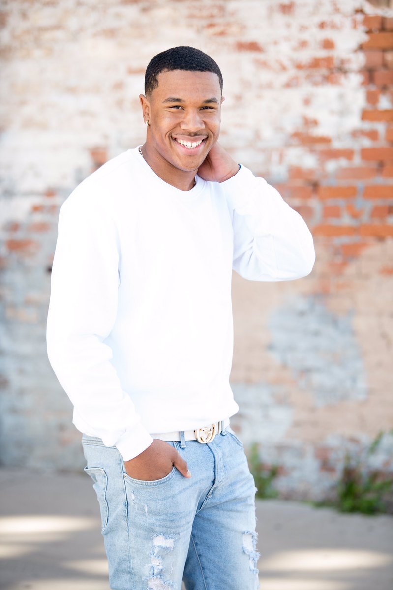 ShannonLiebroc1's tweet photo. Seriously one of the nicest kids I have ever met! Talented and humble beyond measure! Go get’m at Cal next year!! #calstar #classof2019 #seniorboys #chandlerallstar #seniorphotography https://t.co/ZPDkQrIYjX