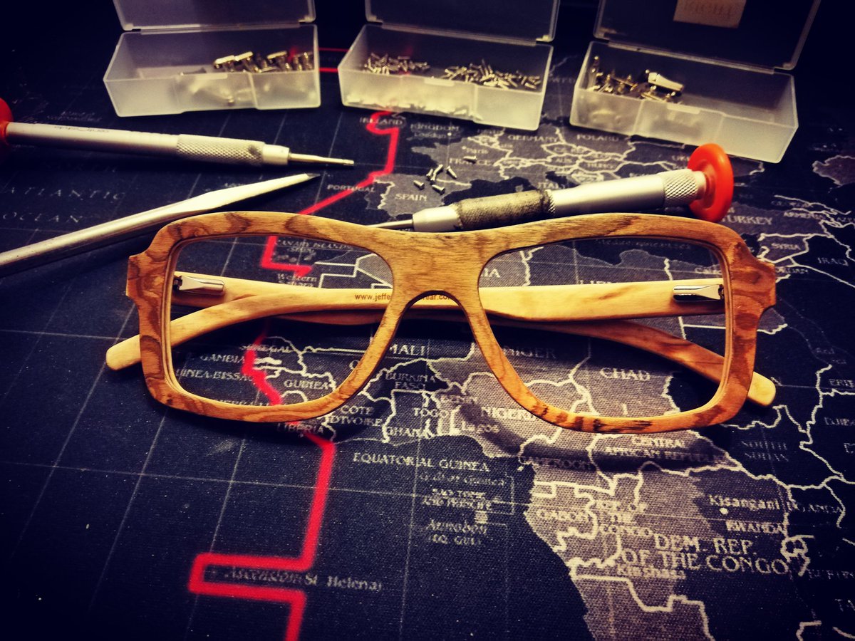 JeffersonEyew's tweet photo. Custom made project, model Camerig with a Chocolate Burl finish by @sonordrumco
Ready for optical lenses
#jeffersoneyewear #woodenglasses #handmade #from #sonor #drumshells #eyewearfashion #opticalart #style #lifestyle #fashion #madeinlimburg #inthedutchmountains https://t.co/5iRUW8BXlU