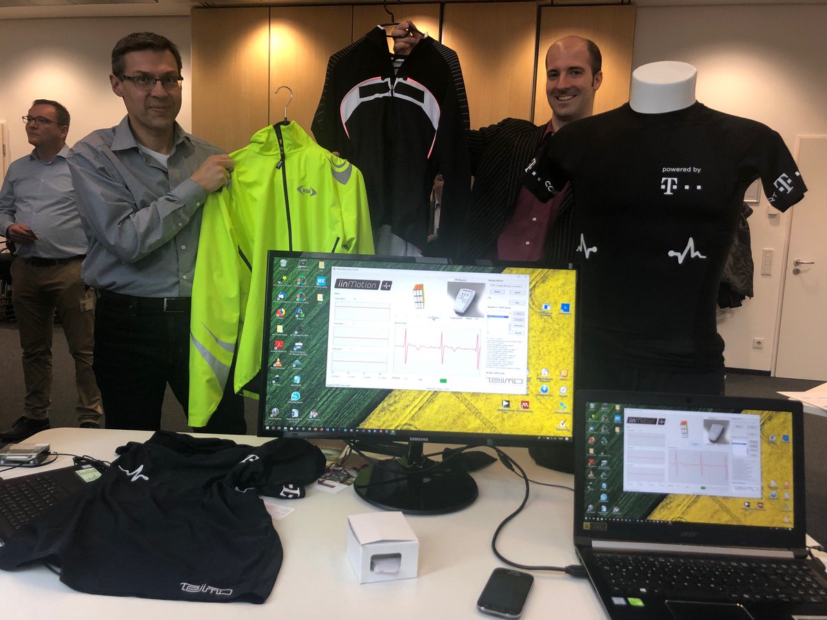 MartinaWeidmann's tweet photo. Das #smarte T-Shirt von #Telekom und #Teiimo minimiert Risiko der oft unter Einsatz ihres eigenen Lebens arbeitenden #Rettungskräfte #Feuerwehren 🚒. Es misst Vitalwerte wie ❤️+ Atmung, Bewegung und schlägt Alarm beim Sturz. 👕könnte bei der #Pflege Bedürftiger eingesetzt werden https://t.co/FZv2woTFBz