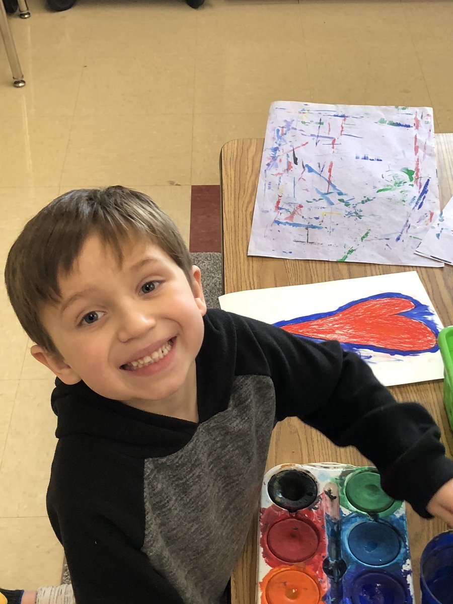 DemboskySarah's tweet photo. Kindergarten students working on Jim Dine hearts ! #gobiceagles https://t.co/eDuKbF7wIP