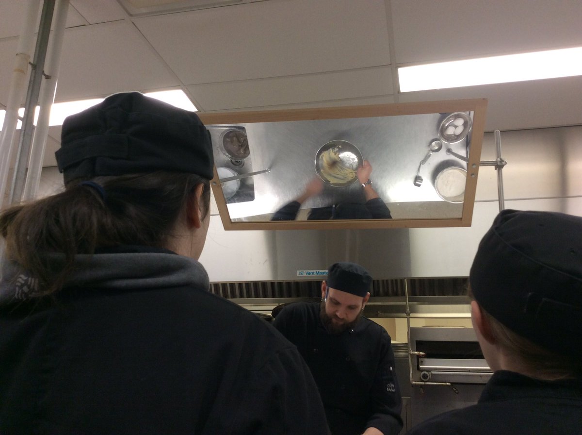 pcrawford14's tweet photo. @MuskokaFallsPS Young Chefs learn...Thanks Chef Underwood @BMLSS ...and they even do dishes! https://t.co/glyk0fsPFV