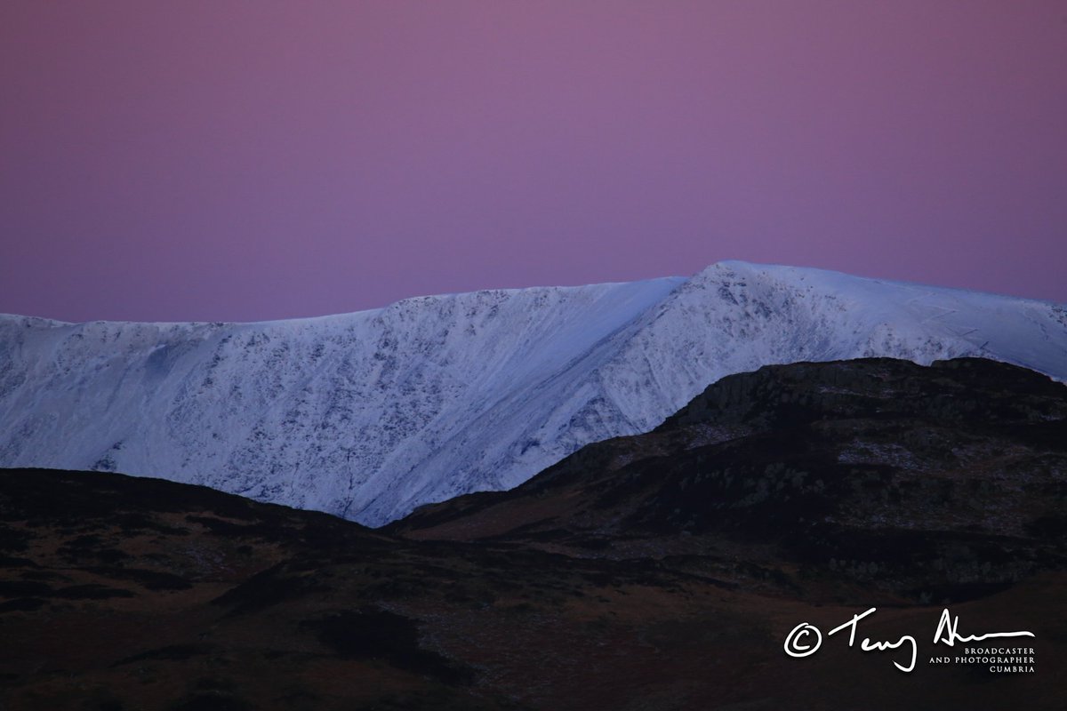 Blencathra at twilight today. Lovely pink hue in the sky #lakedistrict