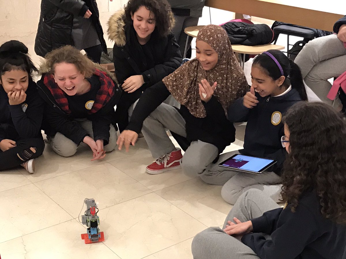 efields425's tweet image. We had the best time playing with #swift playgrounds and #jimu @Apple today! Thanks for hosting @tywlsastoria! @AppleEDU #AppleDistinguishedSchools #robotDanceoff