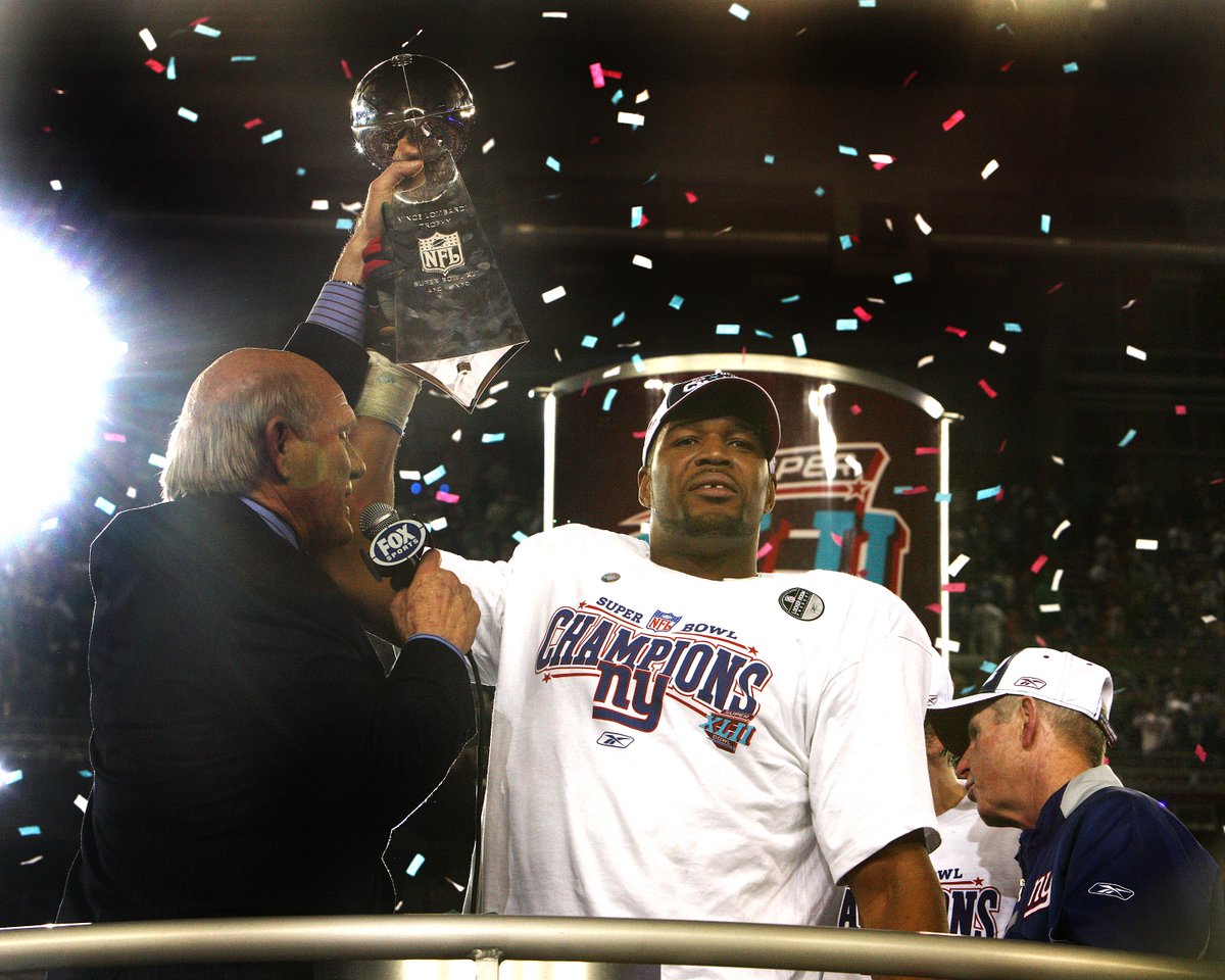 michaelstrahan's tweet photo. It's officially Super Bowl week!!! Who will be raising the Lombardi Trophy on Sunday? SB XLII CHAMPIONS #MondayMotivation #SuperBowl #TerryBradshaw #NYGiants4Life https://t.co/BCft2tx4Az