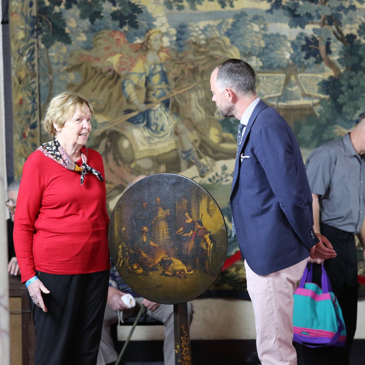 RagoAuctions's tweet photo. Don’t miss Sebastian Clarke appraise this Jennens & Bettridge Tilt-top Table (ca. 1820) tonight on Antiques Roadshow from Sarasota!
#antiquesroadshow #antiques #roadshow #tiltoptable #furniture #tables #sarasota #florida #pbs @PBS @RoadshowPBS https://t.co/yVw1mA3fYv