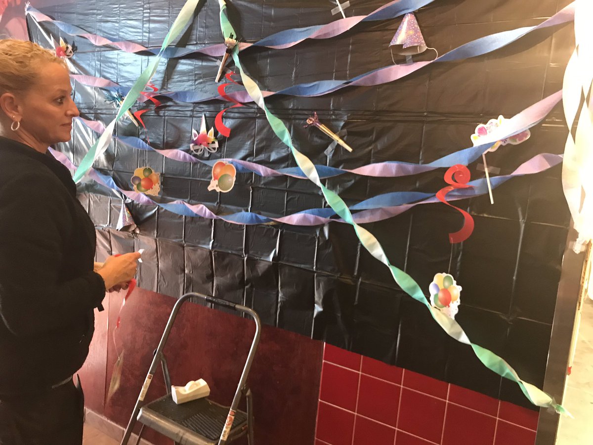 RRSelinsgrove's tweet image. Getting our Photo Booth ready for fun day at work. @HRATYOURSERVICE #BottomlessFun #LVRGFunAF