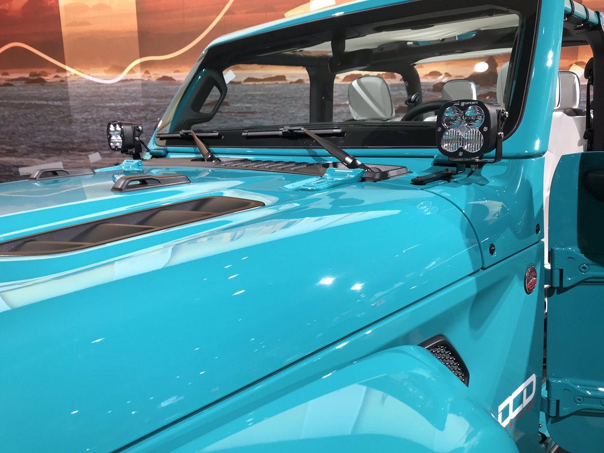 therealautoblog's tweet photo. That color tho... https://t.co/o8UgaYKJWl