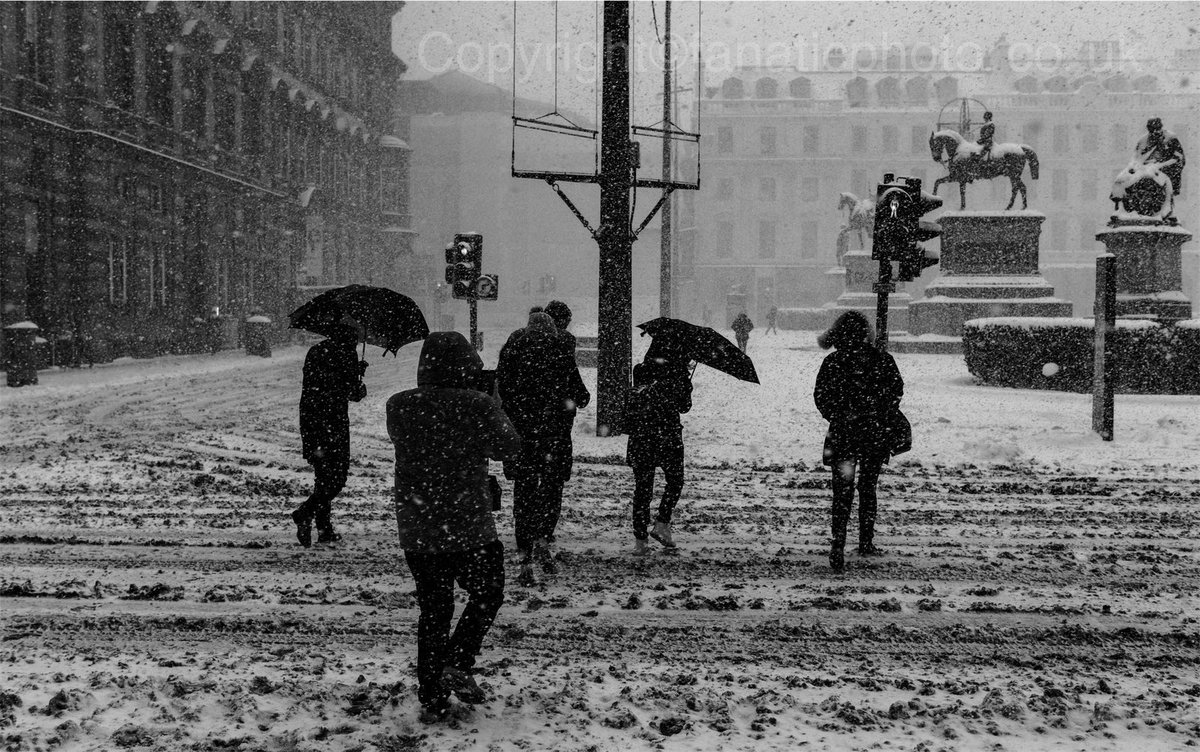 FanaticPhoto's tweet photo. Winter, City Centre,  Glasgow.
#winter #citysnow #glasgow #snow #streetphotography #streetphotographybnw #blackandwhitephotography #bnw #monochrome #mono #nikon #nikonbnw #blackandwhitephotographymagazine #appicoftheweek #spicollective https://t.co/pJm7TCTGf5