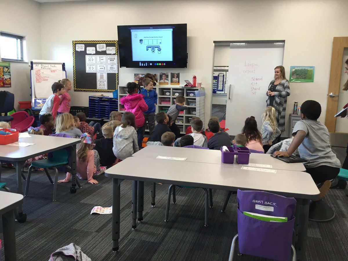 sinclair_nkcs's tweet photo. @boekhoutlibrary teaching kindergarten Ss about coding! #RiseUp #LearnNKC @RisingHillElem @MrsMichaelNKC https://t.co/mg3D2H5IR3