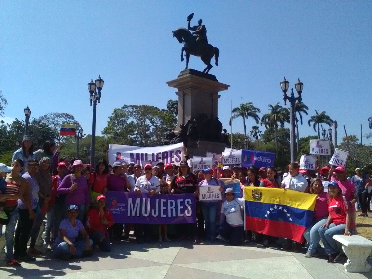 immioficial's tweet photo. #28Ene | Mujeres desplegadas en #Lara apoyando a nuestro Presidente @NicolasMaduro defendiendo la soberanía de la Patria. Marchando junt@s demostrando lealtad  con la Revolución bolivariana @MujeresLara  @PSUVMujeres #MujeresConNicolás #MujeresAntiimperialistas
#LaraConMaduro https://t.co/Fr43gjZvBk