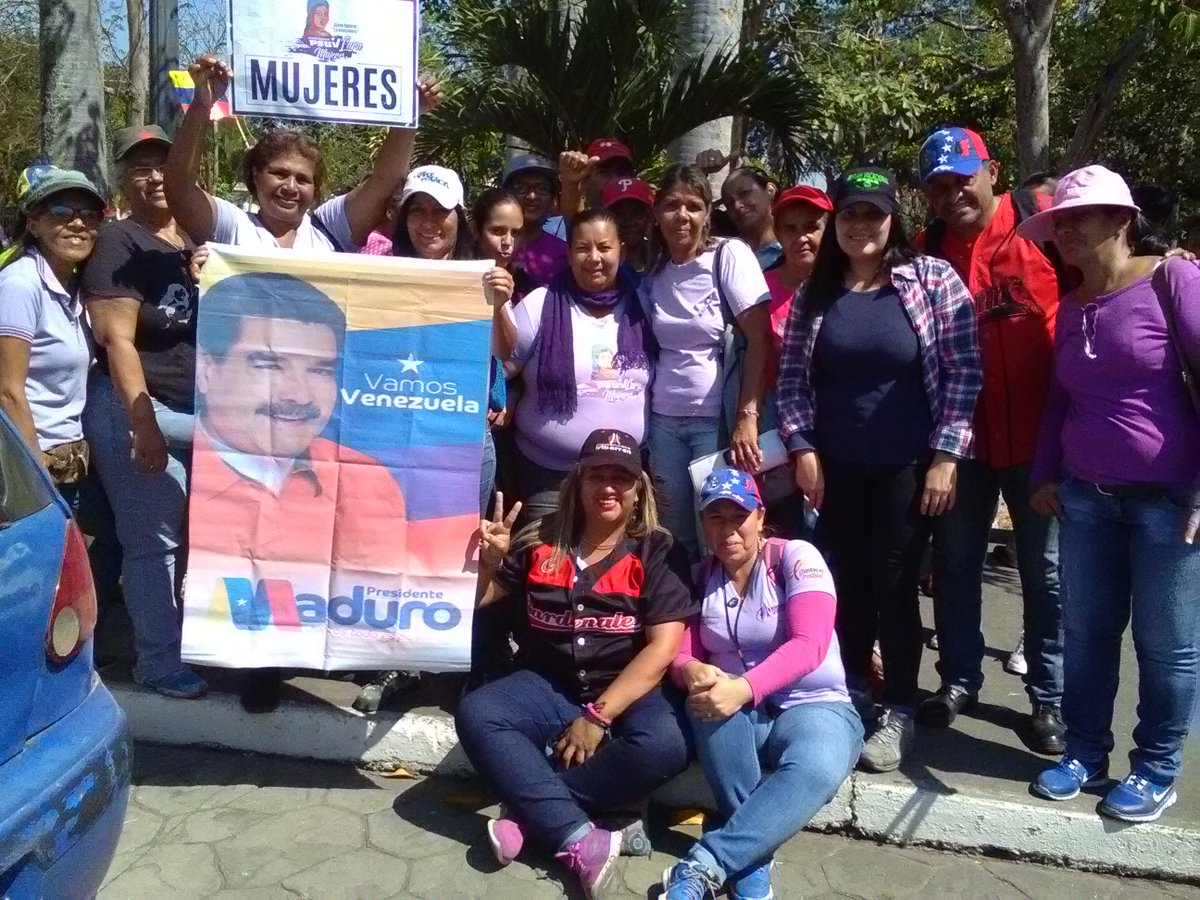 immioficial's tweet photo. #28Ene | Mujeres desplegadas en #Lara apoyando a nuestro Presidente @NicolasMaduro defendiendo la soberanía de la Patria. Marchando junt@s demostrando lealtad  con la Revolución bolivariana @MujeresLara  @PSUVMujeres #MujeresConNicolás #MujeresAntiimperialistas
#LaraConMaduro https://t.co/Fr43gjZvBk