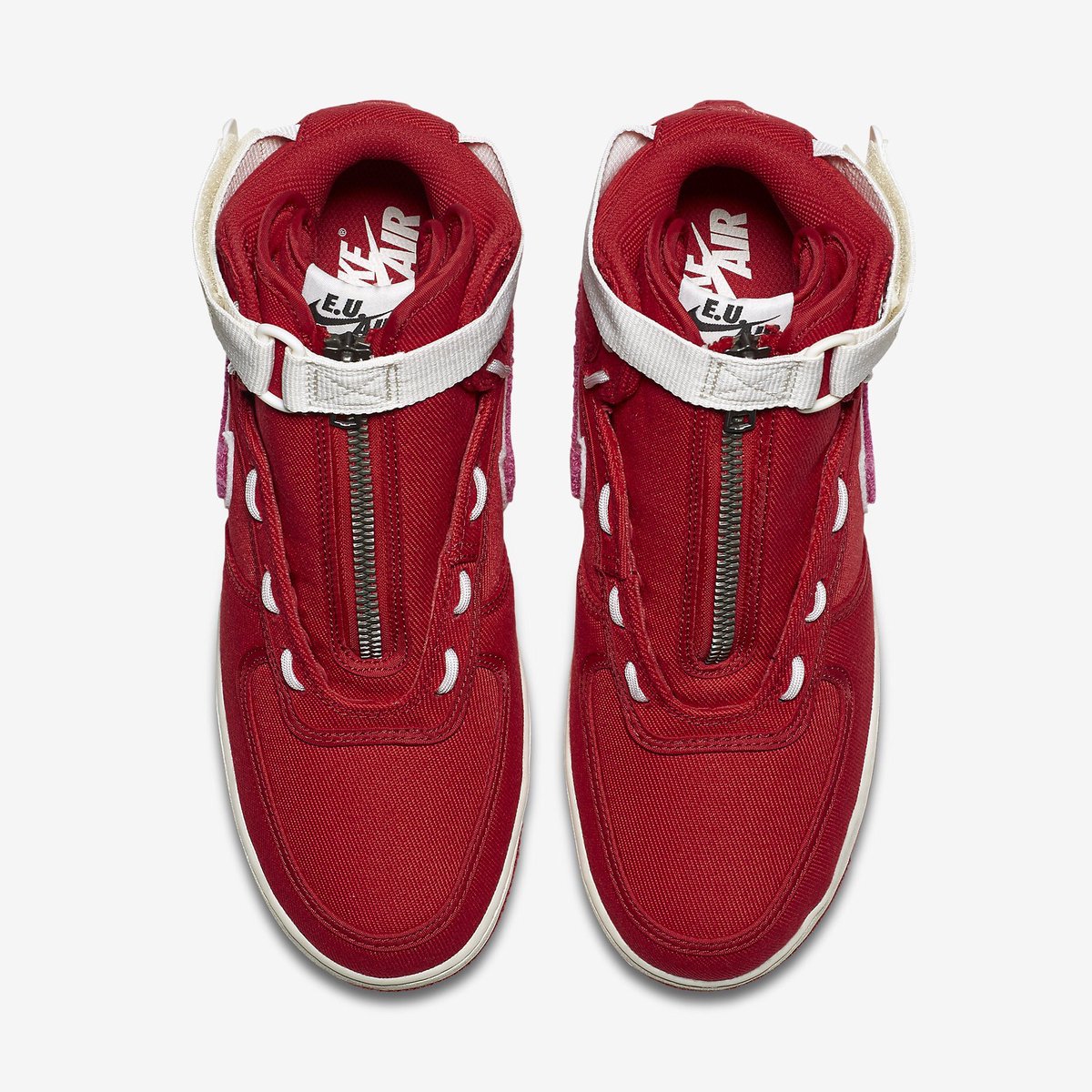 SNKR_TWITR tweet media